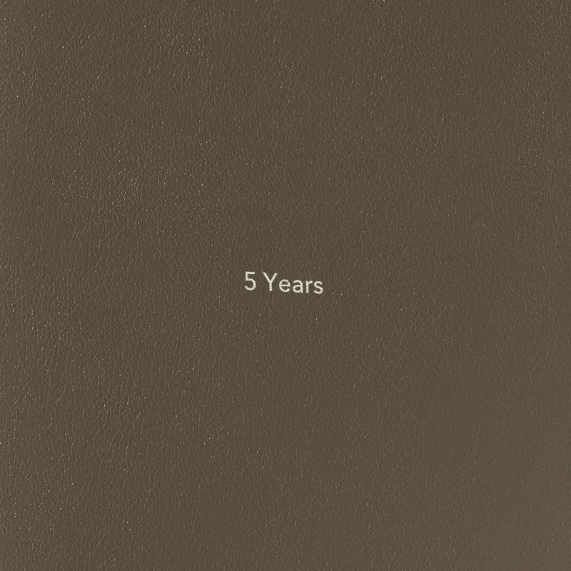 355887_TREULEBEN_5Jahr_Buch_ranger_green_moos_Detail_Praegung_04_1000x1000