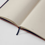 355906_TREU_Notizbuch_M_medium_lobster_Lineatur_dotted_05_2500x2500