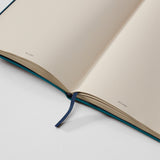 355907_TREU_Notizbuch_Journal_M_medium_preussisch_blau_Lineatur_BLANKO_2500x2500