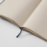 355909_TREU_Notizbuch_M_medium_dolphin_Lineatur_blanko_04_2500x2500