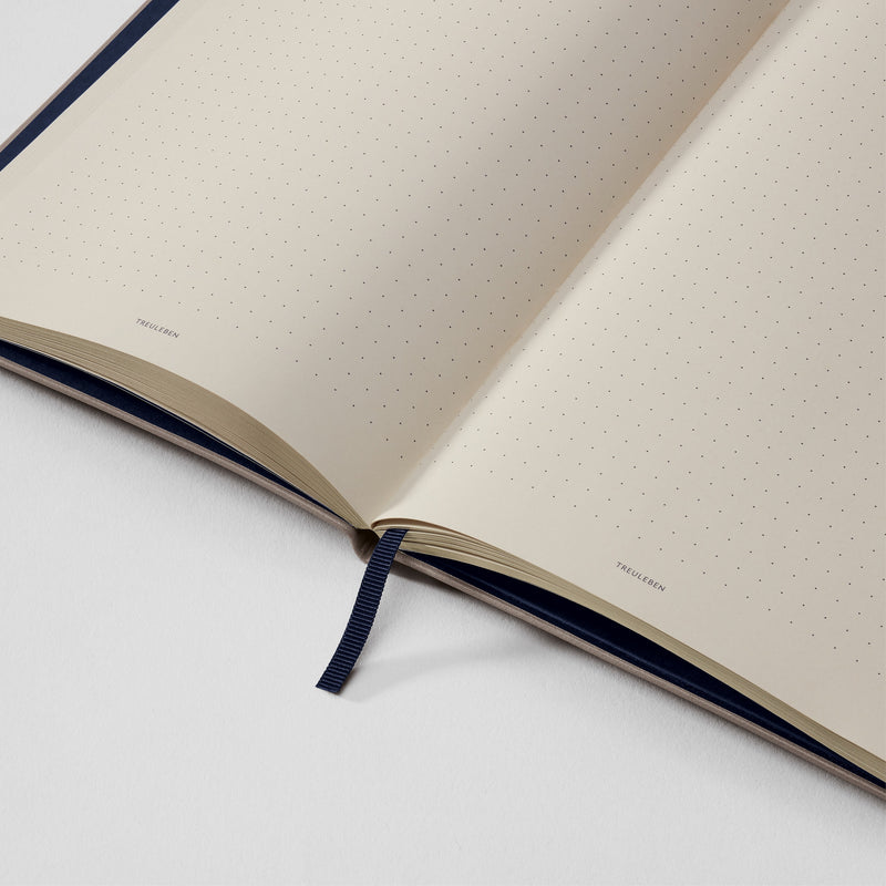 355909_TREU_Notizbuch_M_medium_dolphin_Lineatur_dotted_03_2500x2500