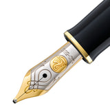 977629_PELK_Souveraen_M600_FH_schwarz_Feder_Detail_02_1000x1000