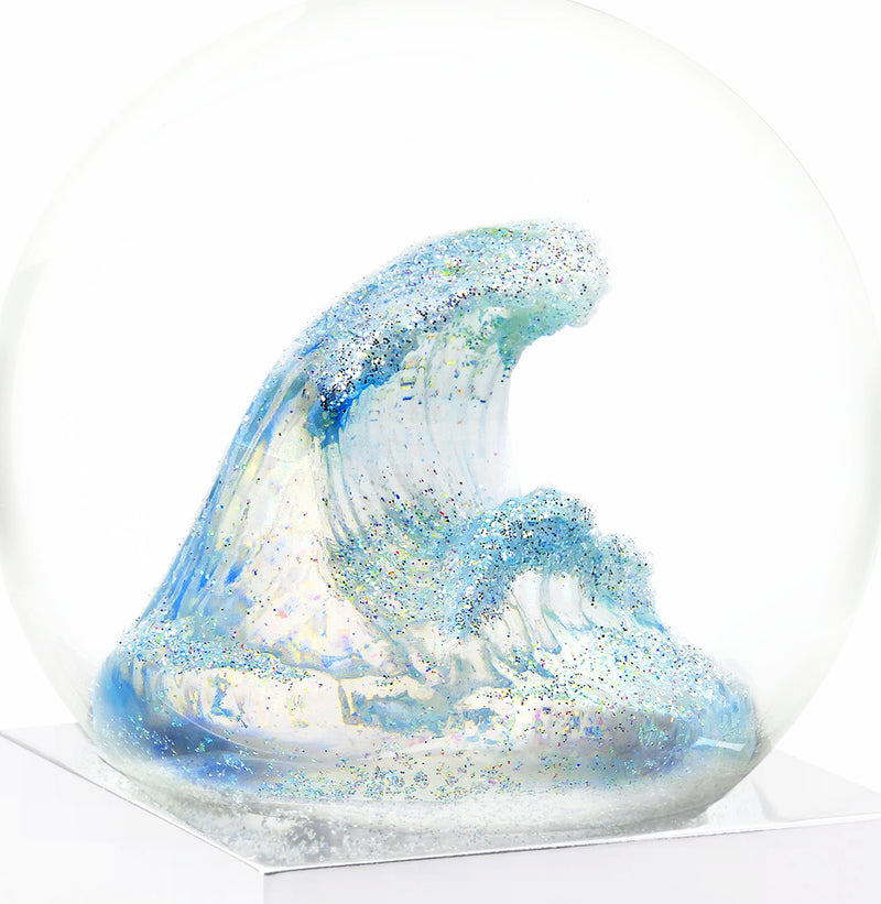 CS199-THE_WAVE_Schneekugel_Wave_Detail_02_1300x1300