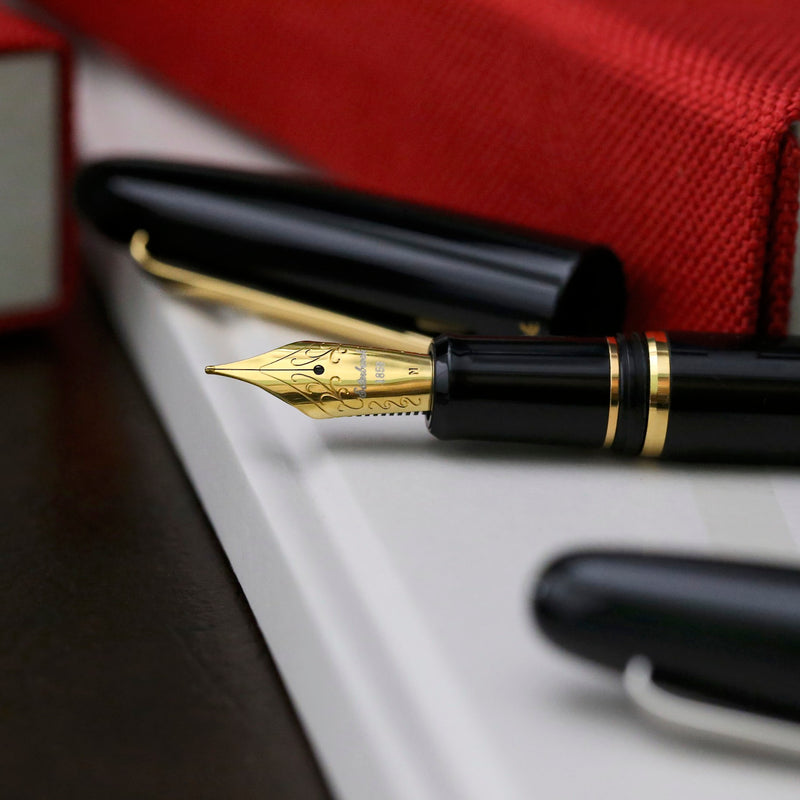 E176_MBLK_GLD_FP_OS_Open_03_1500X1500