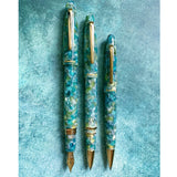 ESG816M_ESTERBROOK_ESTIE_Sea_Glass_Gold_Trim_Kollektion_Mood_02_1500x1500